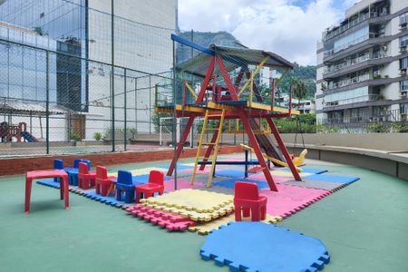 Casa de condomínio à venda com 189m², 3 quartos e 1 vagaÁrea Comum - Parquinho 