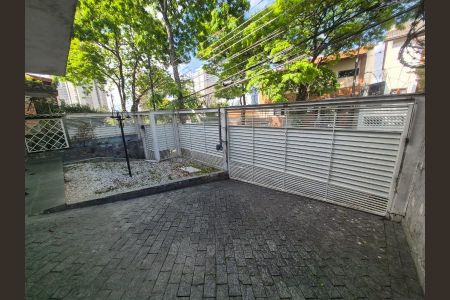 Casa à venda com 330m², 4 quartos e 4 vagasFoto 02