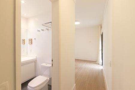 Apartamento à venda com 127m², 3 quartos e 2 vagas Apartamento à venda com 127m², 3 quartos e 2 vagasBanheiro da Suíte 2