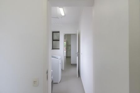 Apartamento à venda com 127m², 3 quartos e 2 vagas Apartamento à venda com 127m², 3 quartos e 2 vagasQuarto de Serviço