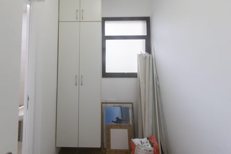 Apartamento à venda com 127m², 3 quartos e 2 vagas Apartamento à venda com 127m², 3 quartos e 2 vagasQuarto de Serviço