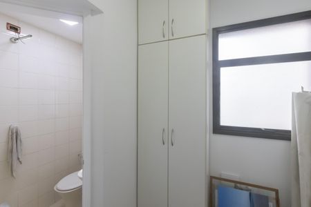 Apartamento à venda com 127m², 3 quartos e 2 vagas Apartamento à venda com 127m², 3 quartos e 2 vagasQuarto de Serviço