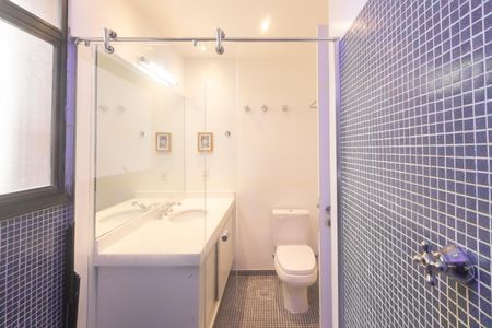 Apartamento à venda com 127m², 3 quartos e 2 vagas Apartamento à venda com 127m², 3 quartos e 2 vagasBanheiro da Suíte 2