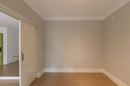 Apartamento à venda com 127m², 3 quartos e 2 vagas Apartamento à venda com 127m², 3 quartos e 2 vagasEscritório