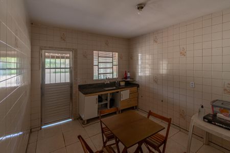 Casa para alugar com 300m², 3 quartos e 6 vagasCozinha 