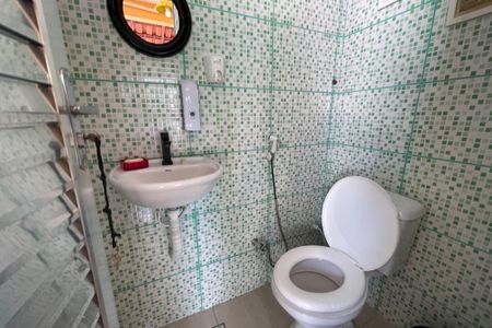 Casa para alugar com 360m², 4 quartos e 3 vagas Casa para alugar com 360m², 4 quartos e 3 vagasBanheiro Quintal