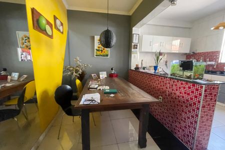 Casa para alugar com 360m², 4 quartos e 3 vagas Casa para alugar com 360m², 4 quartos e 3 vagasCozinha