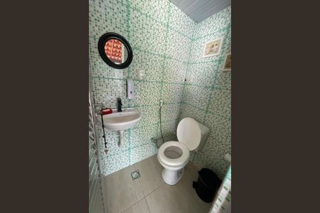 Casa para alugar com 360m², 4 quartos e 3 vagas Casa para alugar com 360m², 4 quartos e 3 vagasBanheiro Quintal