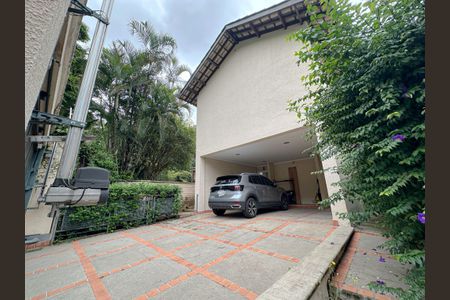 Casa para alugar com 456m², 4 quartos e 3 vagas Casa para alugar com 456m², 4 quartos e 3 vagasFachada