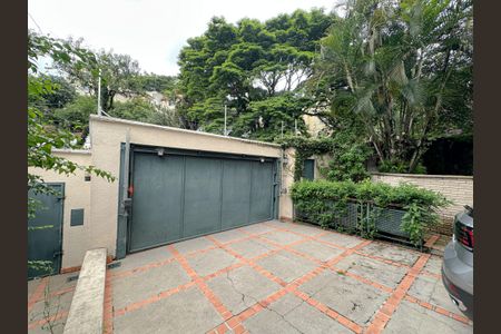 Casa para alugar com 456m², 4 quartos e 3 vagas Casa para alugar com 456m², 4 quartos e 3 vagasGaragem