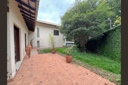 Casa para alugar com 456m², 4 quartos e 3 vagas Casa para alugar com 456m², 4 quartos e 3 vagasQuintal