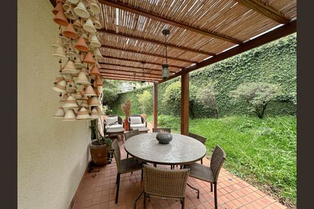 Casa para alugar com 456m², 4 quartos e 3 vagas Casa para alugar com 456m², 4 quartos e 3 vagasQuintal