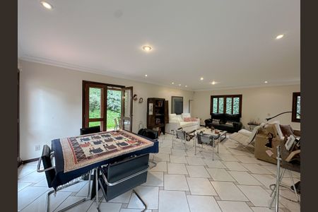 Casa para alugar com 456m², 4 quartos e 3 vagas Casa para alugar com 456m², 4 quartos e 3 vagasSala