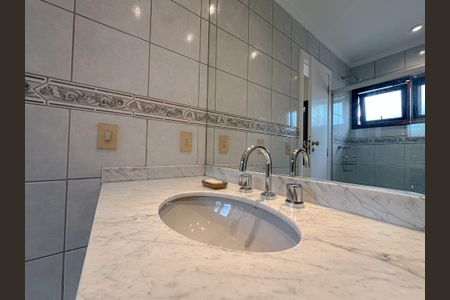 Casa para alugar com 456m², 4 quartos e 3 vagas Casa para alugar com 456m², 4 quartos e 3 vagasBanheiro Suíte 2