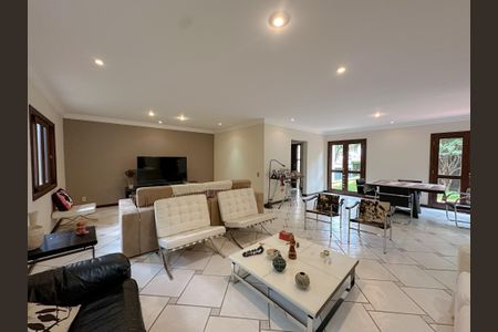 Casa para alugar com 456m², 4 quartos e 3 vagas Casa para alugar com 456m², 4 quartos e 3 vagasSala