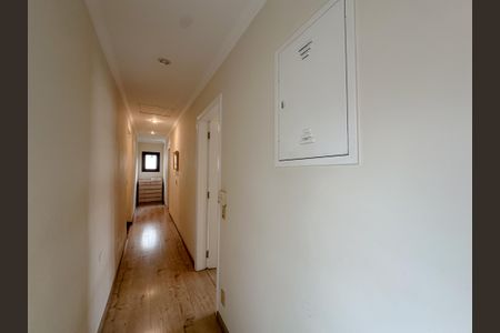 Casa para alugar com 456m², 4 quartos e 3 vagas Casa para alugar com 456m², 4 quartos e 3 vagasCorredor