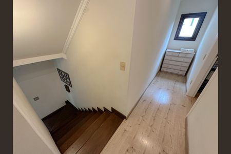 Casa para alugar com 456m², 4 quartos e 3 vagas Casa para alugar com 456m², 4 quartos e 3 vagasCorredor