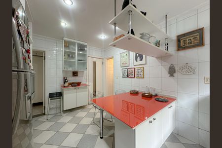 Casa para alugar com 456m², 4 quartos e 3 vagas Casa para alugar com 456m², 4 quartos e 3 vagasCozinha