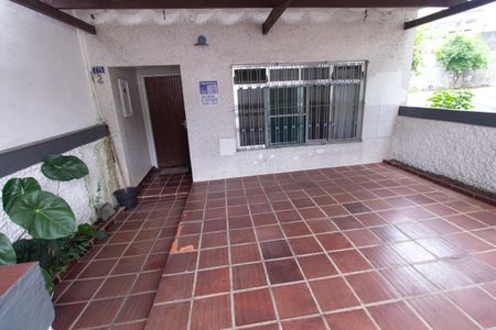 Casa para alugar com 191m², 3 quartos e 3 vagas Casa para alugar com 191m², 3 quartos e 3 vagasGaragem frontal e fachada