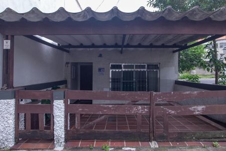 Casa para alugar com 191m², 3 quartos e 3 vagas Casa para alugar com 191m², 3 quartos e 3 vagasFachada