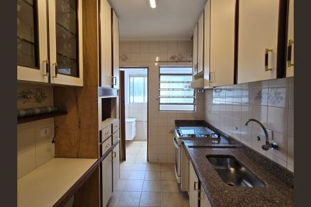 Apartamento à venda com 77m², 2 quartos e 1 vagaCozinha 