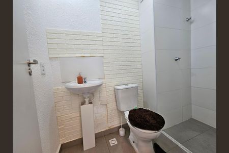 Apartamento para alugar com 37m², 2 quartos e sem vagaBanheiro