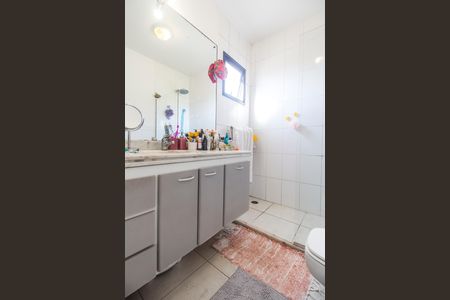 Casa de condomínio à venda com 180m², 3 quartos e 2 vagas Casa de condomínio à venda com 180m², 3 quartos e 2 vagasBanheiro da Suíte