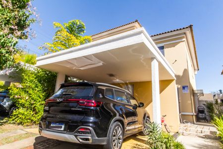 Casa de condomínio à venda com 180m², 3 quartos e 2 vagas Casa de condomínio à venda com 180m², 3 quartos e 2 vagasVista da Rua