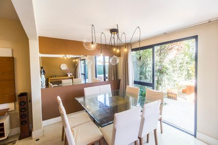 Casa de condomínio à venda com 180m², 3 quartos e 2 vagas Casa de condomínio à venda com 180m², 3 quartos e 2 vagasSala