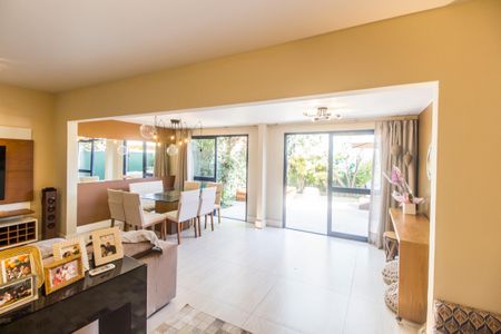 Casa de condomínio à venda com 180m², 3 quartos e 2 vagas Casa de condomínio à venda com 180m², 3 quartos e 2 vagasSala