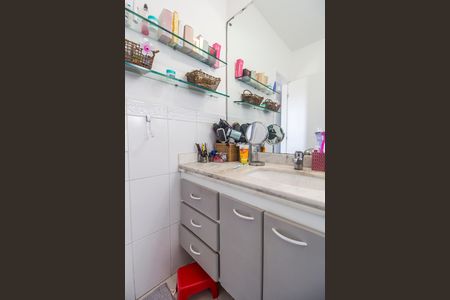 Casa de condomínio à venda com 180m², 3 quartos e 2 vagas Casa de condomínio à venda com 180m², 3 quartos e 2 vagasBanheiro da Suíte