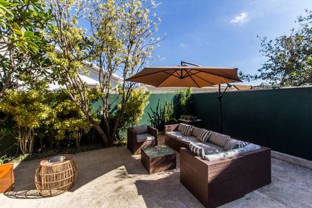 Casa de condomínio à venda com 180m², 3 quartos e 2 vagas Casa de condomínio à venda com 180m², 3 quartos e 2 vagasQuintal