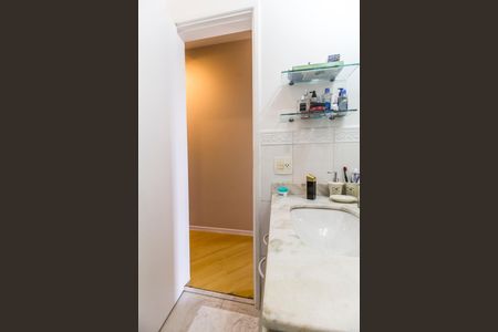 Casa de condomínio à venda com 180m², 3 quartos e 2 vagas Casa de condomínio à venda com 180m², 3 quartos e 2 vagasBanheiro 2