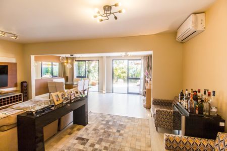 Sala  de casa de condomínio à venda com 3 quartos, 180m² em Residencial Tambore Iii, Santana de Parnaíba
