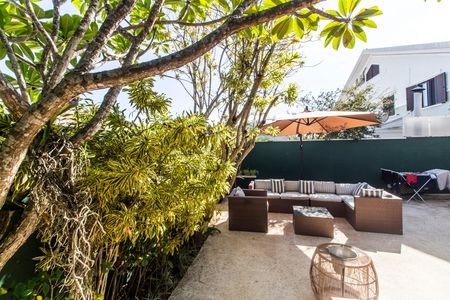 Casa de condomínio à venda com 180m², 3 quartos e 2 vagas Casa de condomínio à venda com 180m², 3 quartos e 2 vagasQuintal