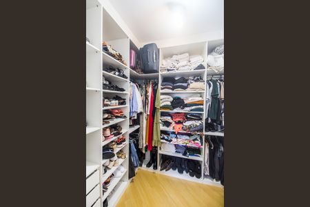 Casa de condomínio à venda com 180m², 3 quartos e 2 vagas Casa de condomínio à venda com 180m², 3 quartos e 2 vagasCloset da suíte