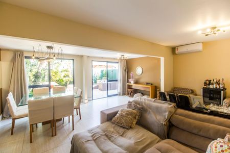 Sala  de casa de condomínio à venda com 3 quartos, 180m² em Residencial Tambore Iii, Santana de Parnaíba