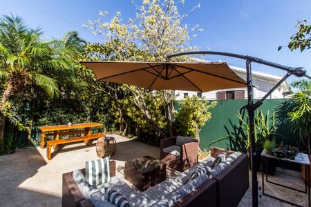 Casa de condomínio à venda com 180m², 3 quartos e 2 vagas Casa de condomínio à venda com 180m², 3 quartos e 2 vagasQuintal