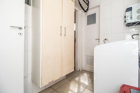 Casa de condomínio à venda com 180m², 3 quartos e 2 vagas Casa de condomínio à venda com 180m², 3 quartos e 2 vagasÁrea de Serviço