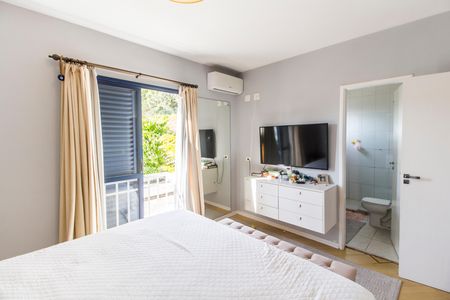 Casa de condomínio à venda com 180m², 3 quartos e 2 vagas Casa de condomínio à venda com 180m², 3 quartos e 2 vagasSuíte