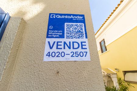 Casa de condomínio à venda com 180m², 3 quartos e 2 vagas Casa de condomínio à venda com 180m², 3 quartos e 2 vagasVista da Rua