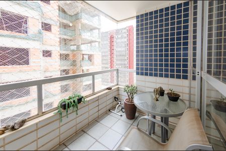 Apartamento à venda com 105m², 3 quartos e 2 vagasVaranda