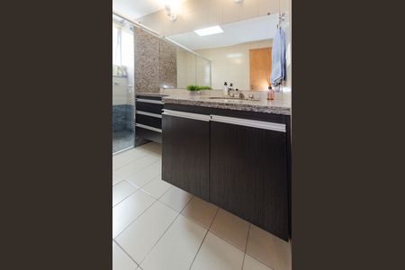 Apartamento à venda com 105m², 3 quartos e 2 vagasBanheiro social