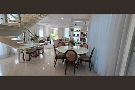 Casa de condomínio à venda com 320m², 4 quartos e 4 vagas