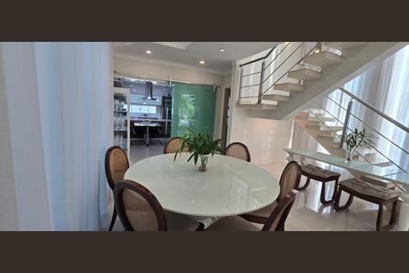 Casa de condomínio à venda com 320m², 4 quartos e 4 vagas