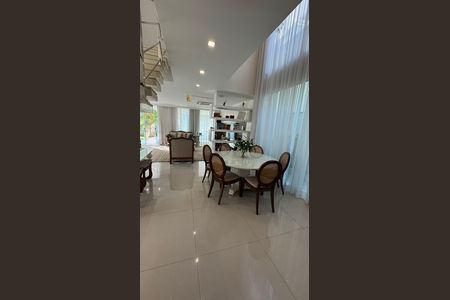 Casa de condomínio à venda com 320m², 4 quartos e 4 vagas