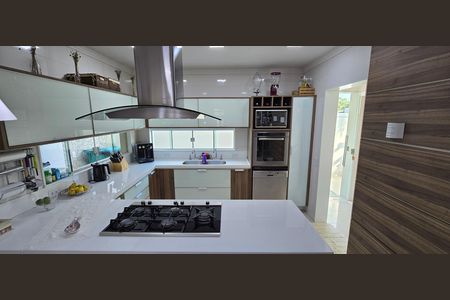 Casa de condomínio à venda com 320m², 4 quartos e 4 vagas