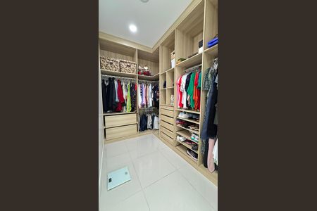 Casa de condomínio à venda com 320m², 4 quartos e 4 vagas