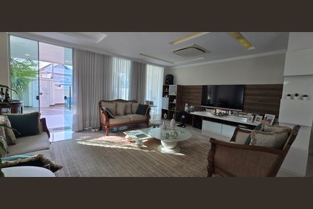 Casa de condomínio à venda com 320m², 4 quartos e 4 vagas