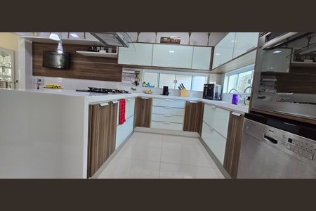 Casa de condomínio à venda com 320m², 4 quartos e 4 vagas